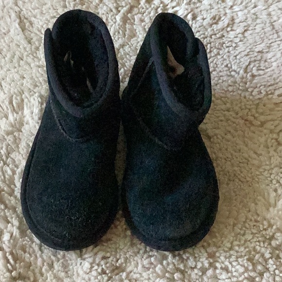 UGG Jona Toddler Black Suede Booties - Picture 3 of 6